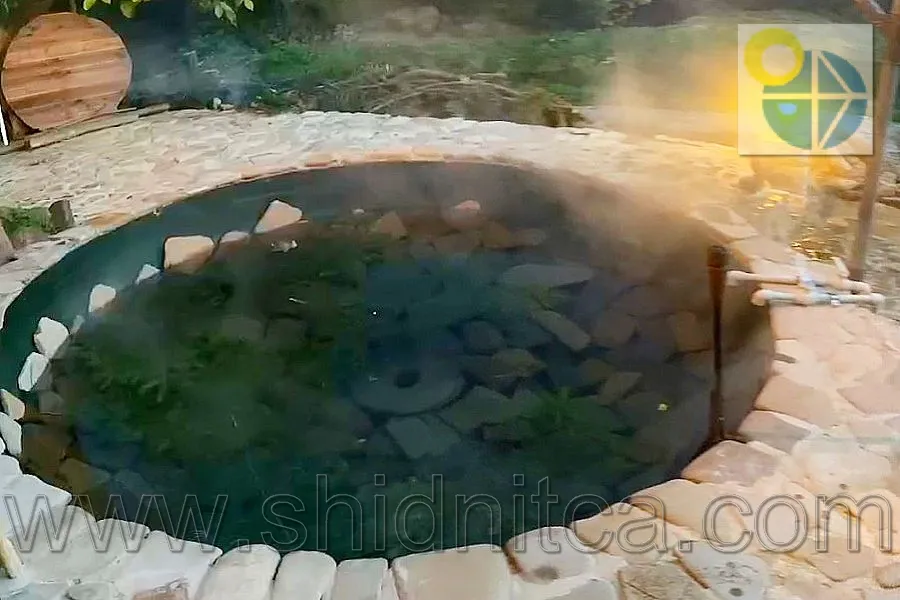 Східниця Чани на озері.