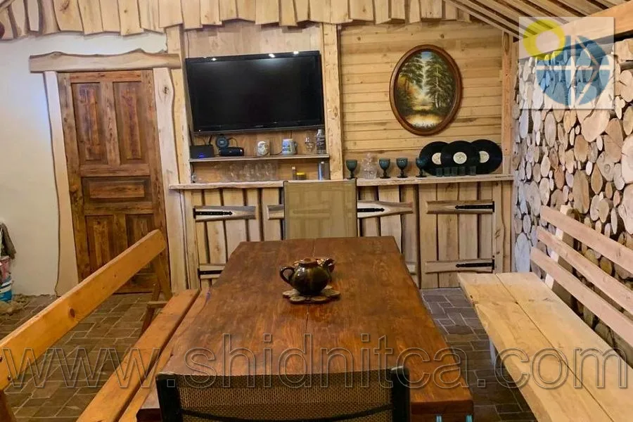 Східниця Чани на озері.