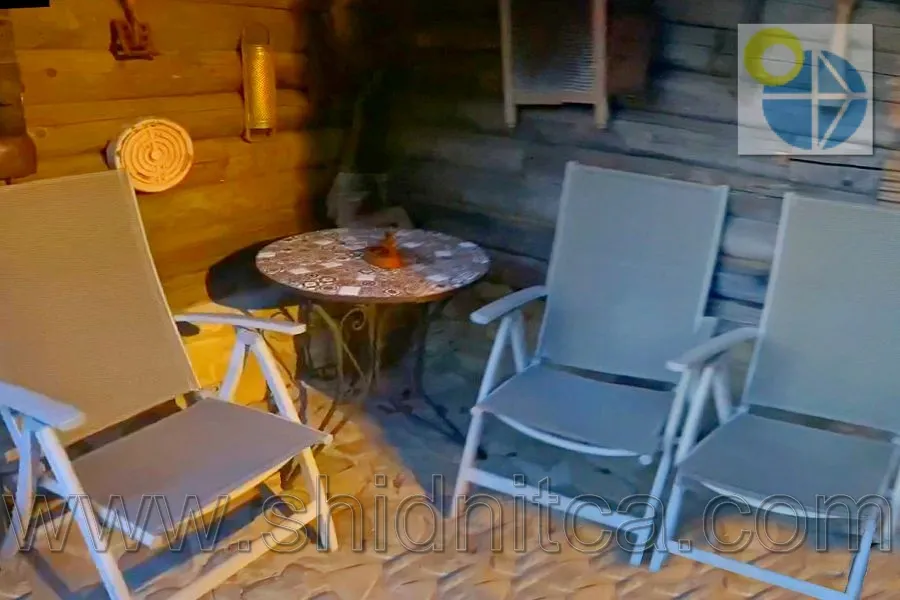 Східниця Чани на озері.